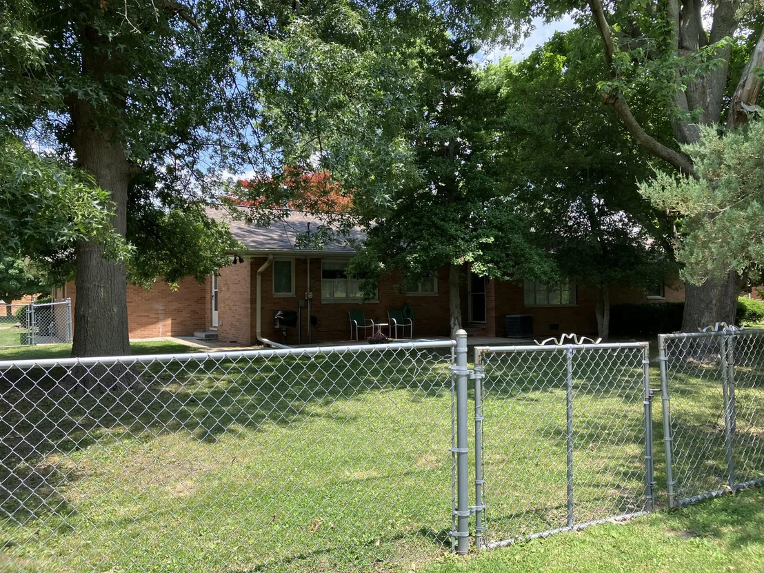 Photo of 425 Crestmore Avenue