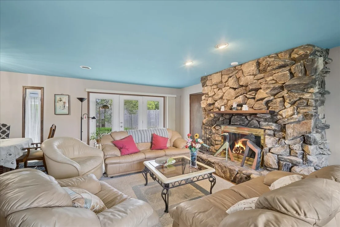 Photo of 1112 Whitfield Road