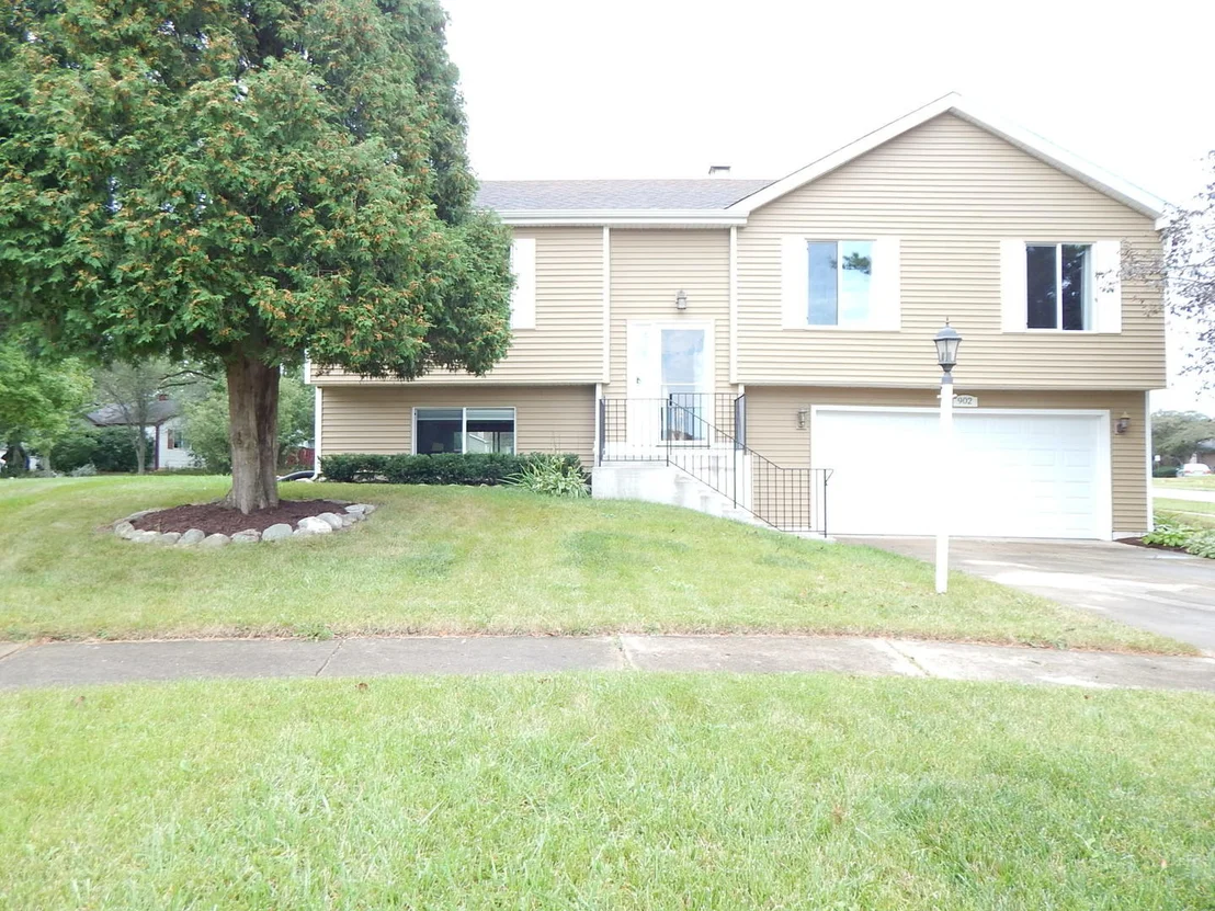 Photo of 902 Garden Circle