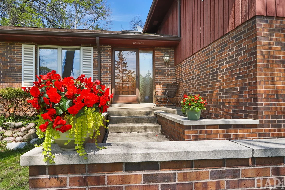 Photo of 840 Queens Lane