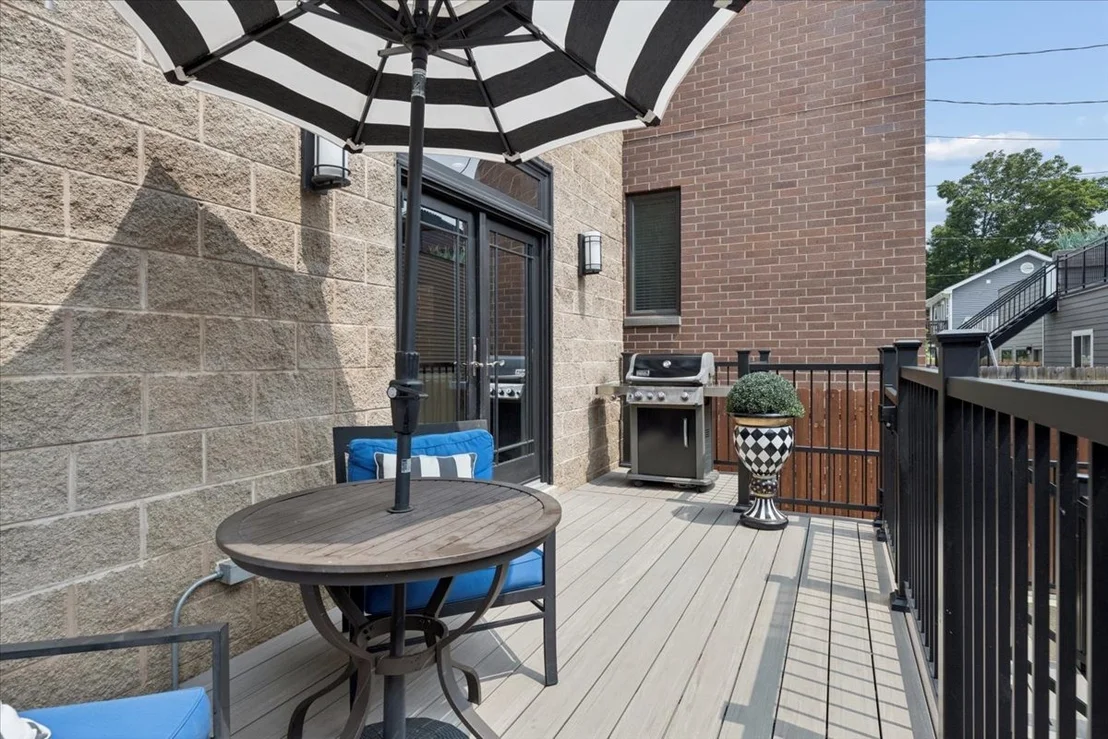 Photo of 1915 W Wolfram Street