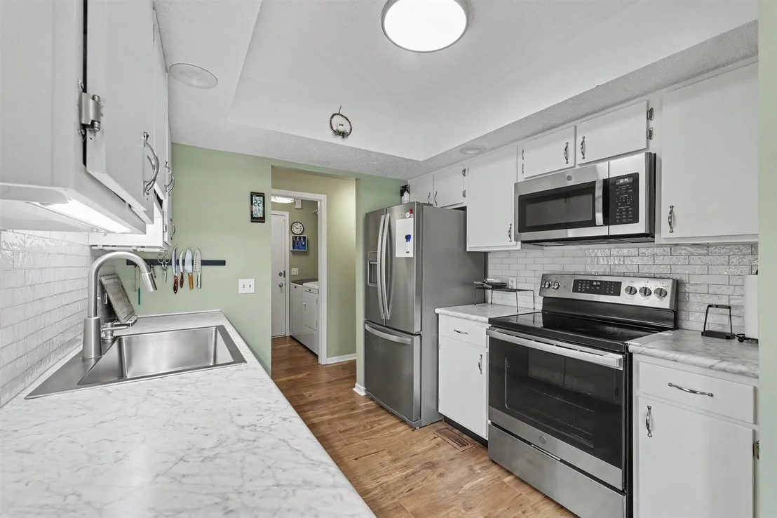 Photo of Unit 2101 at 2101 Harbortown Circle