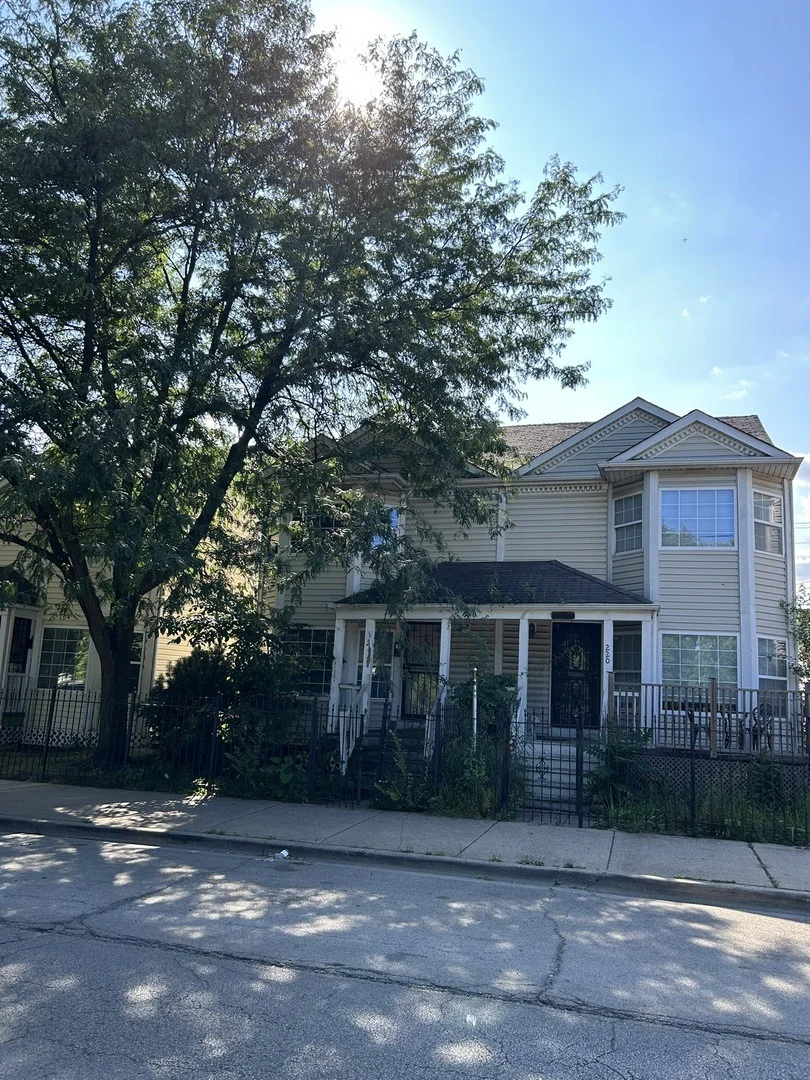 Photo of 218 N Hamlin Boulevard