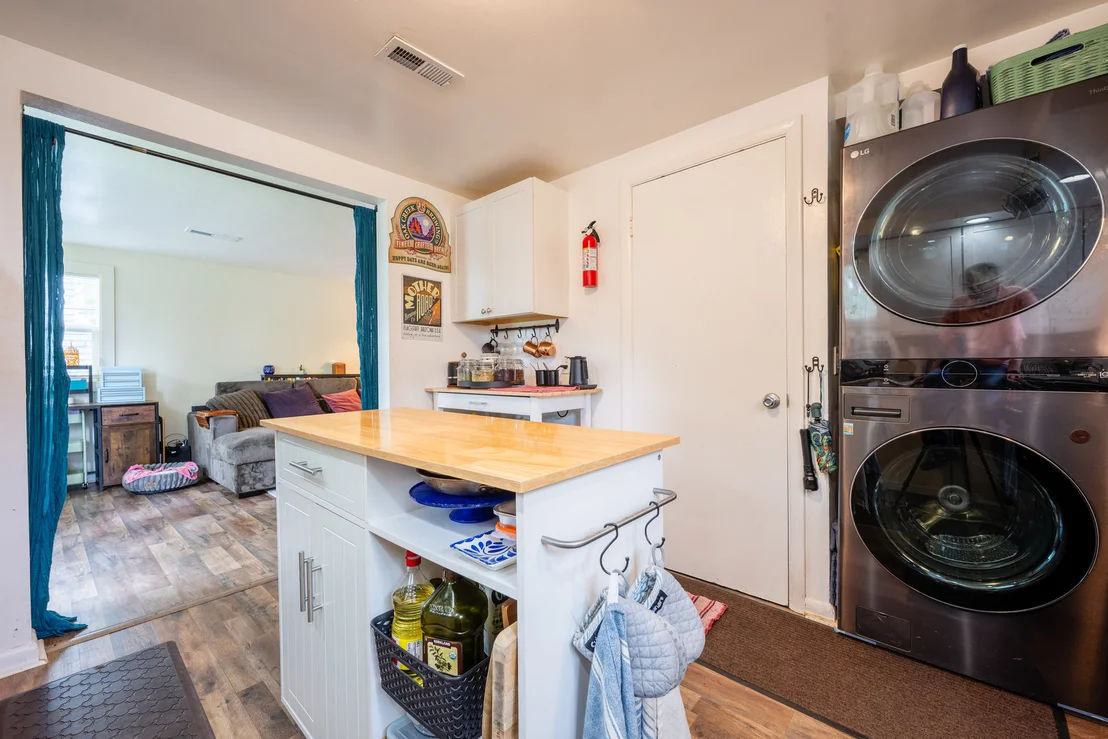 Photo of 906 N Division Avenue