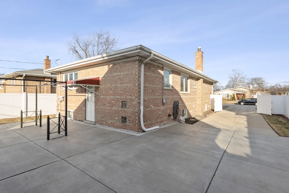 Photo of 10124 Maple Avenue