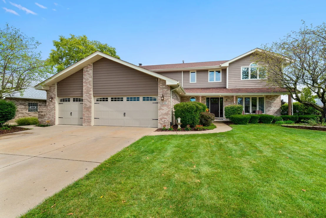 Photo of 8036 Edgebrook Lane