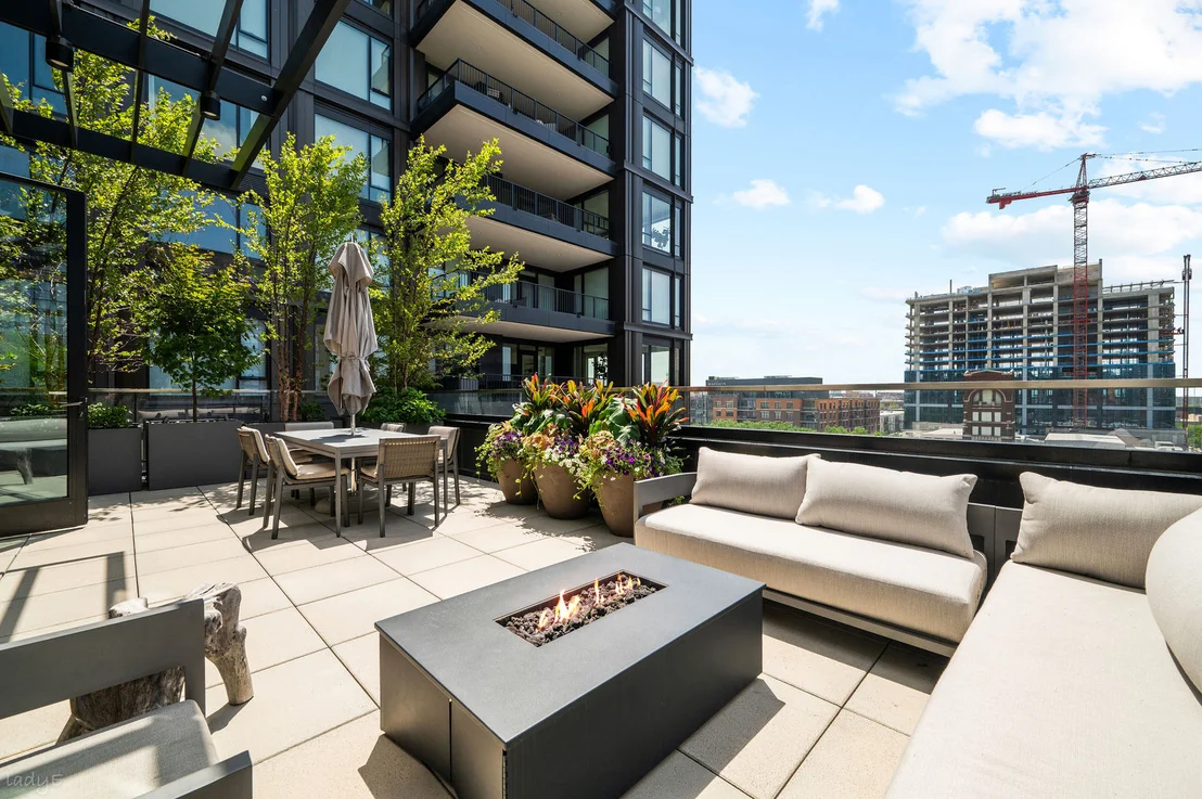Photo of Unit PH8D at 1109 W Washington Boulevard