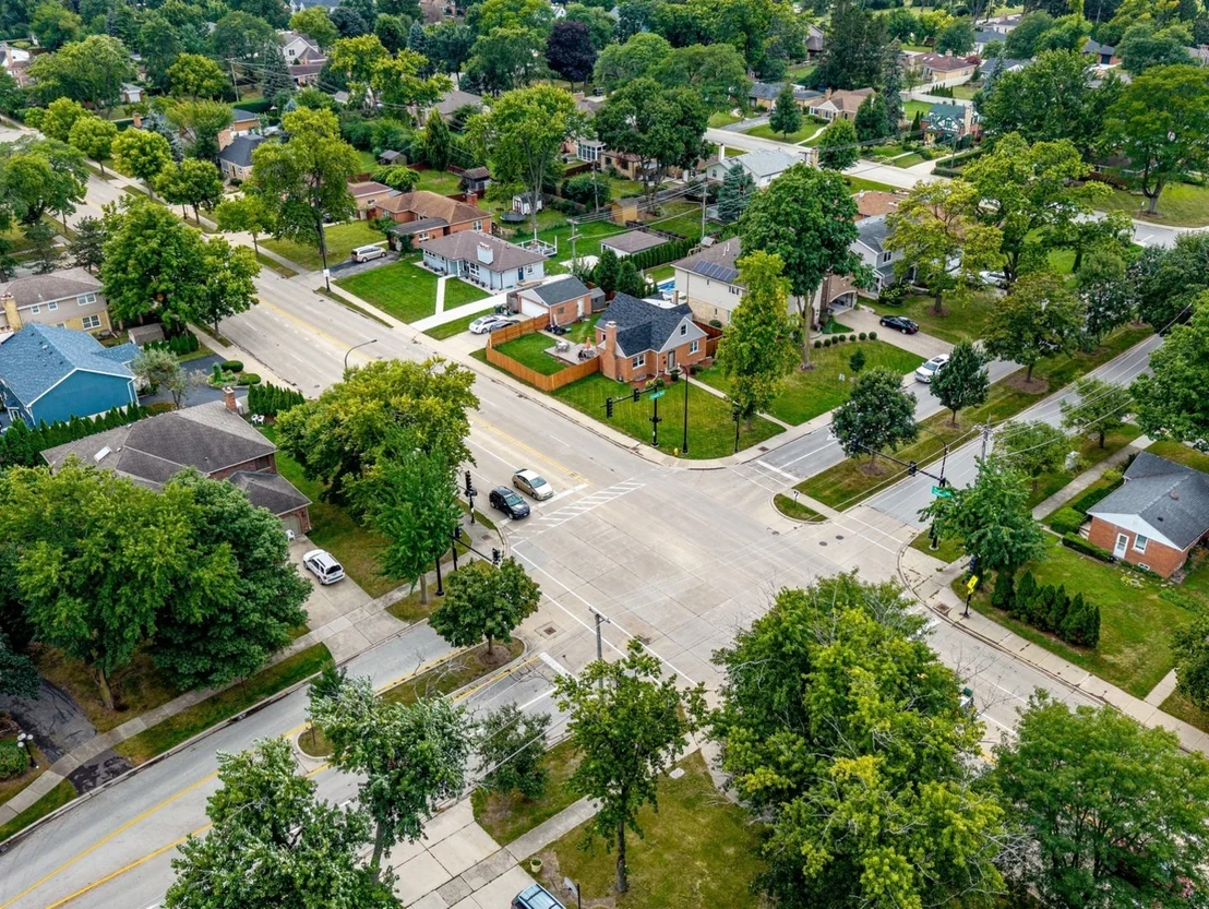 Photo of 301 W Lonnquist Boulevard