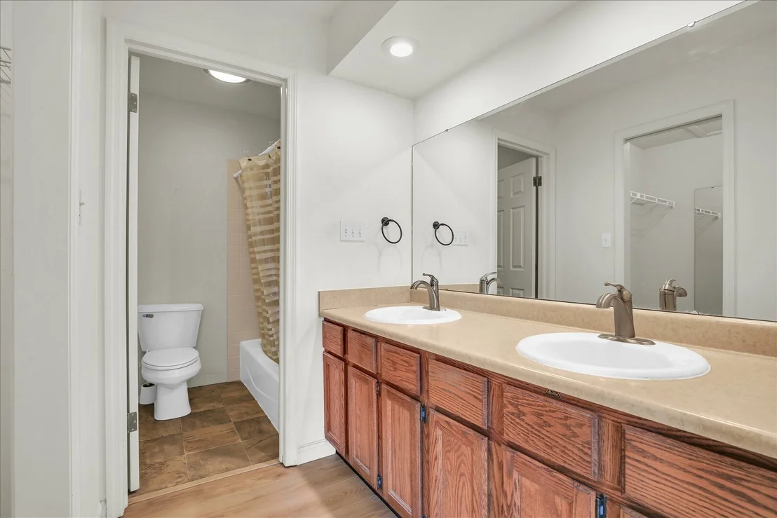 Photo of Unit B at 1501 Broadmoor Drive