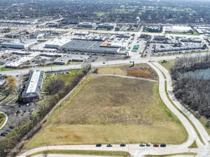 Photo of 1S625 Oakbrook Lake