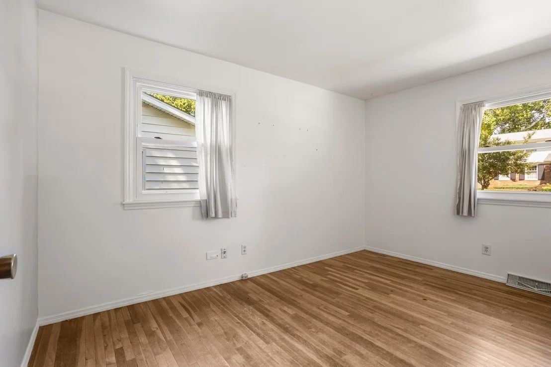 Photo of 2305 GLENOAK Drive