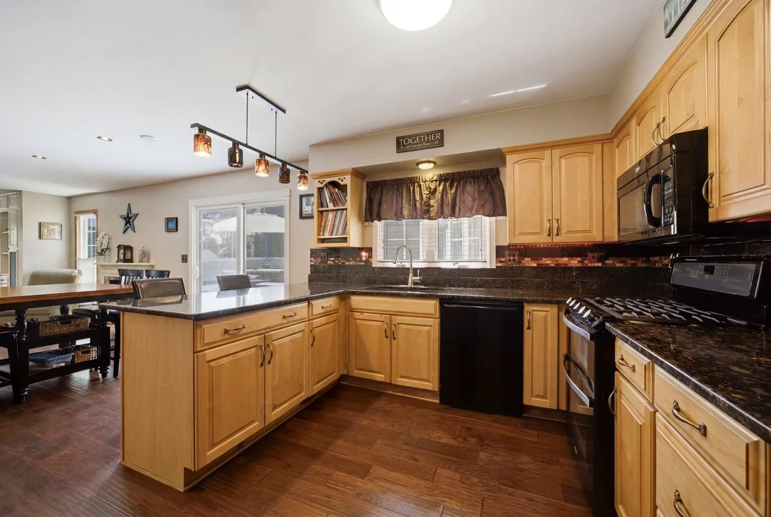 Photo of 702 Hickory Lane
