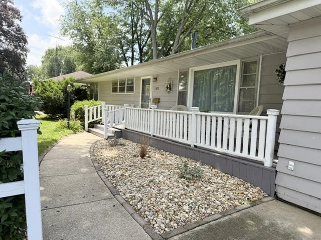 Photo of 1100 Meadowview Drive