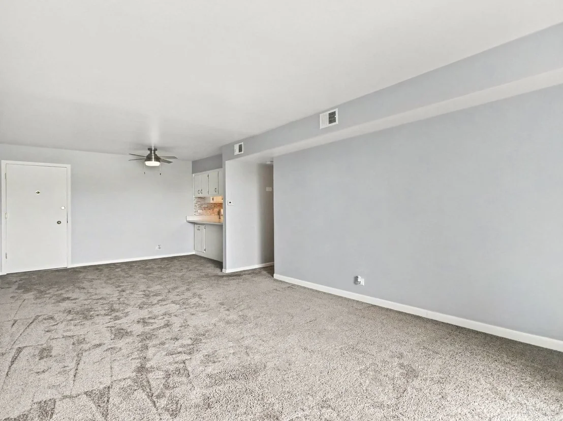 Photo of Unit 406 at 830 Elder Road