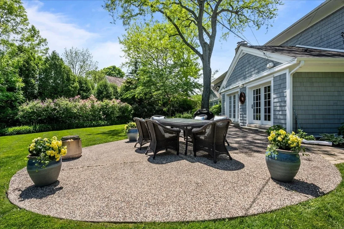 Photo of 1087 Bluff Road
