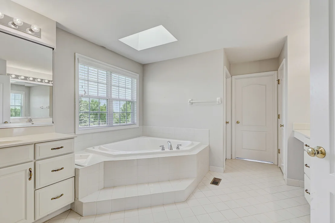 Photo of 5587 Notting Hill Road