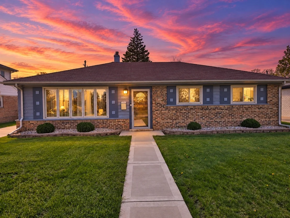 Photo of 980 W Grant Drive
