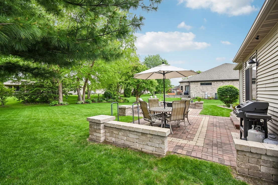 Photo of 1041 Lakeview Drive