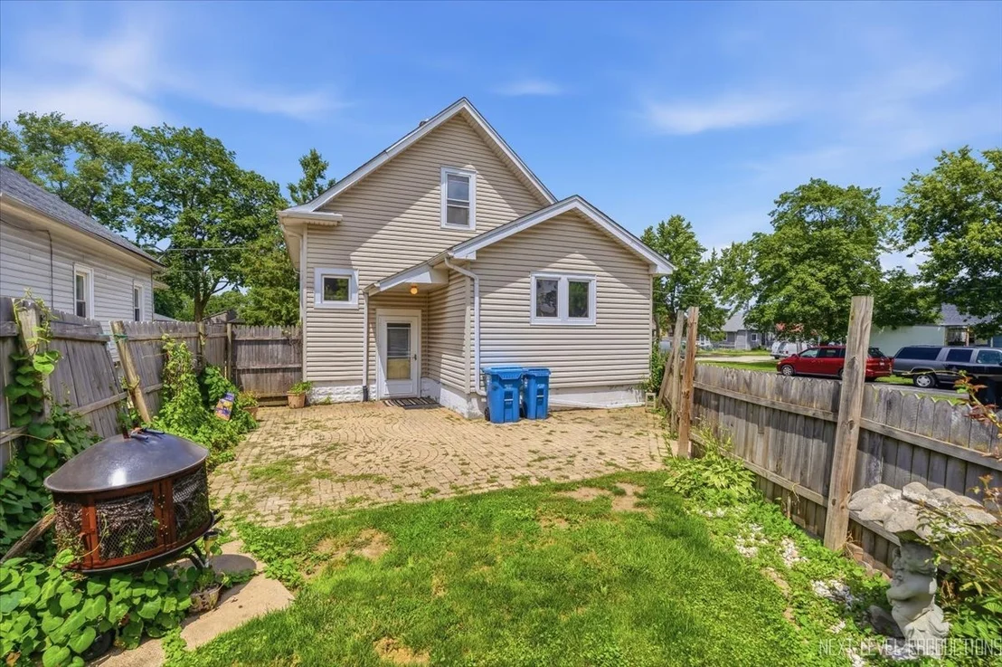 Photo of 1327 Superior Street