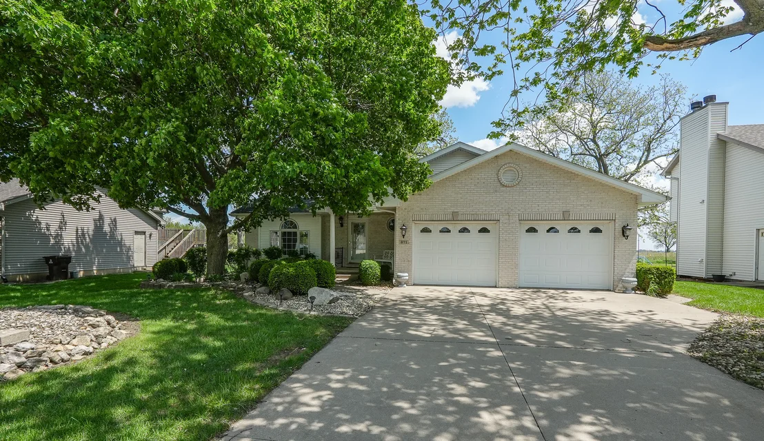 Photo of 671 Diversatech Drive N