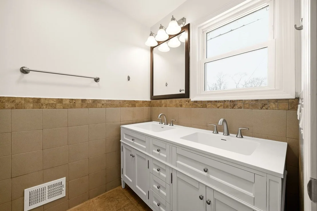Photo of 215 HIBBARD Road