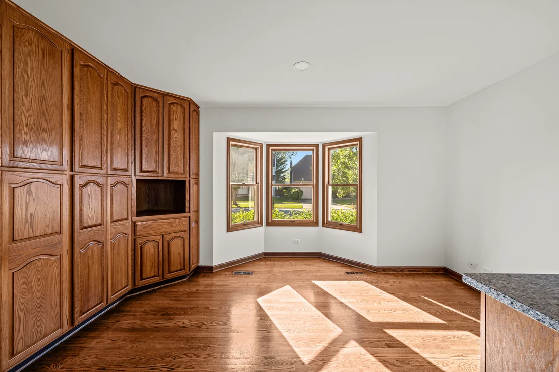 Photo of 1119 Dickens Avenue