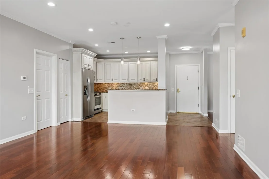 Photo of Unit 207 at 660 McHENRY Road