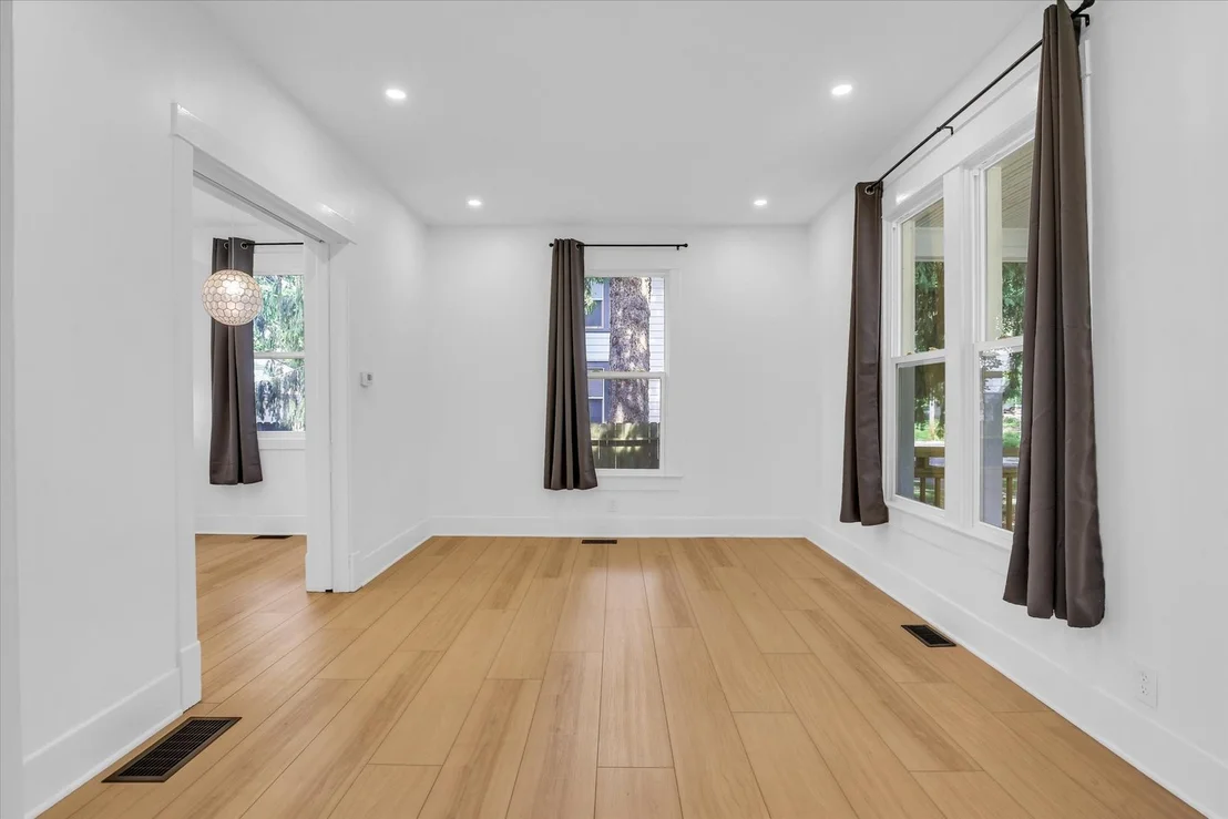 Photo of 604 W Healey Street