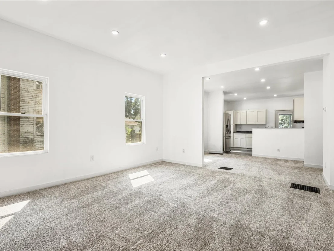 Photo of 655 W Clark Street