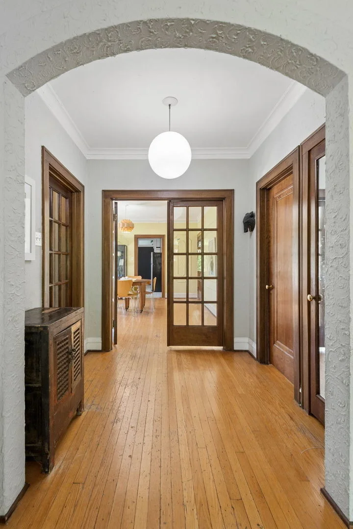 Photo of 1114 Dobson Street