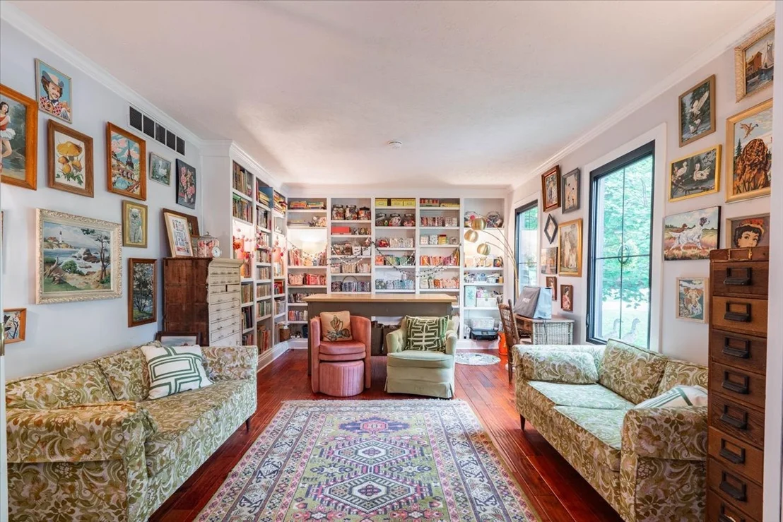 Photo of 2202 Hedgewood Drive