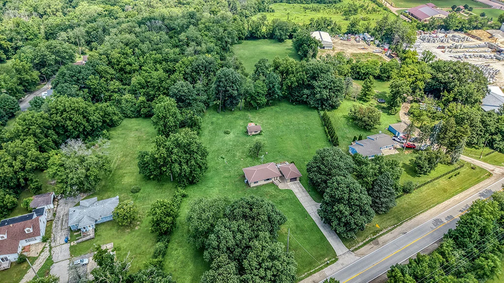 Photo of 2115 MAPLE Road