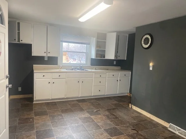 Photo of 215 W 5th Street