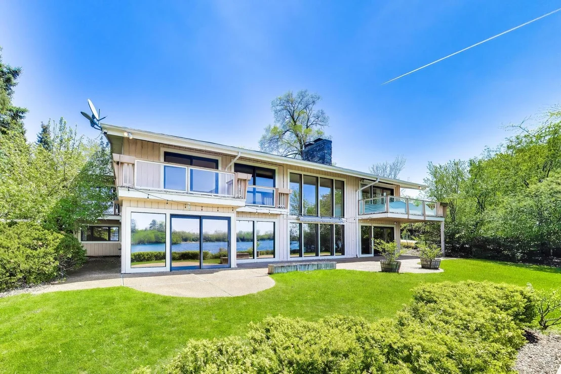 Photo of 2100 Valley Lo Lane
