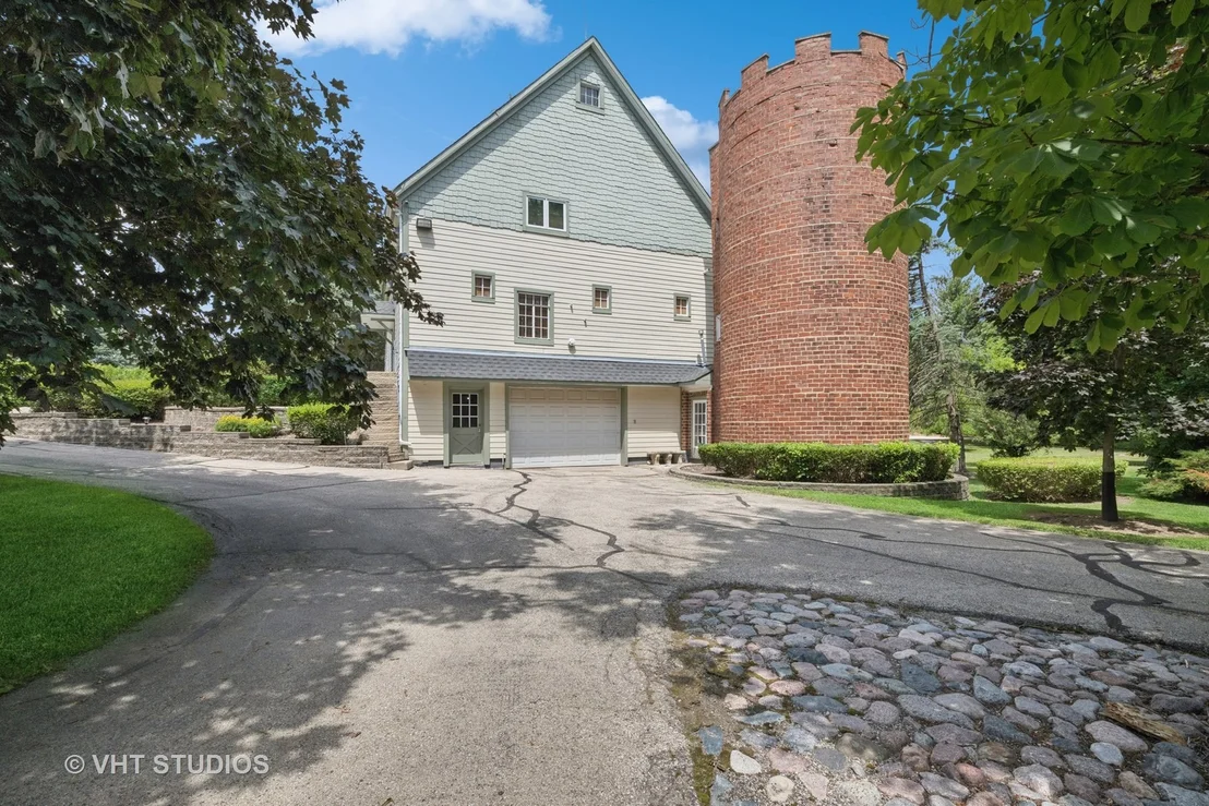Photo of 153 Algonquin Road