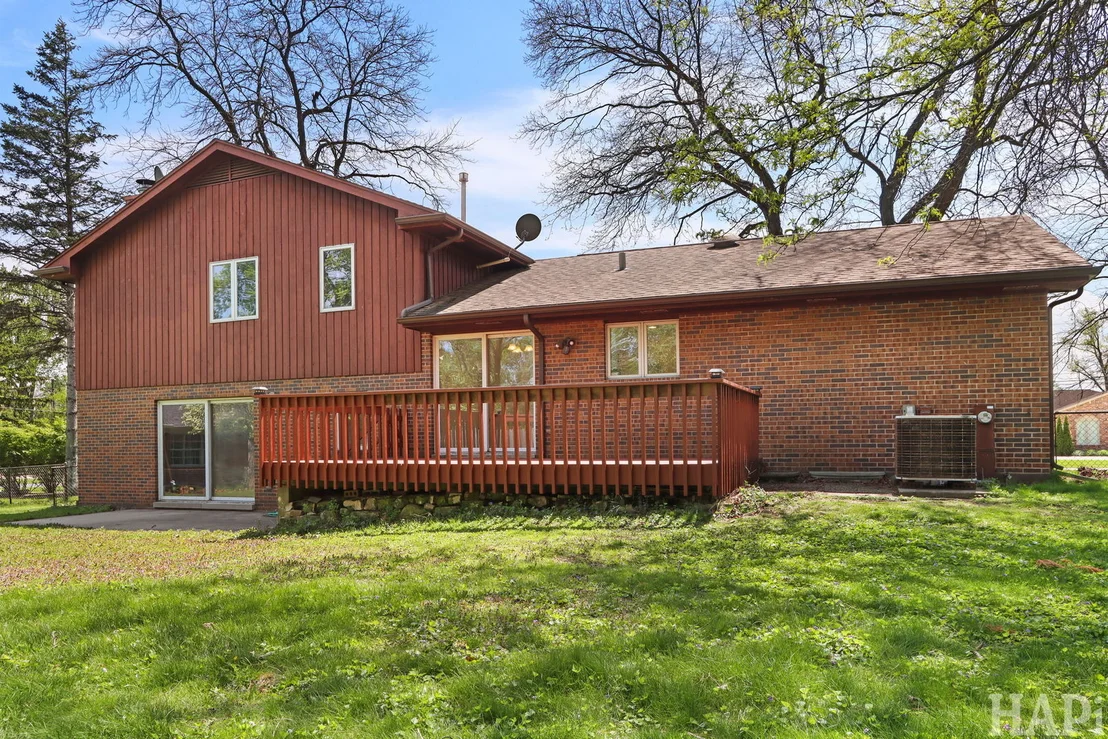 Photo of 840 Queens Lane