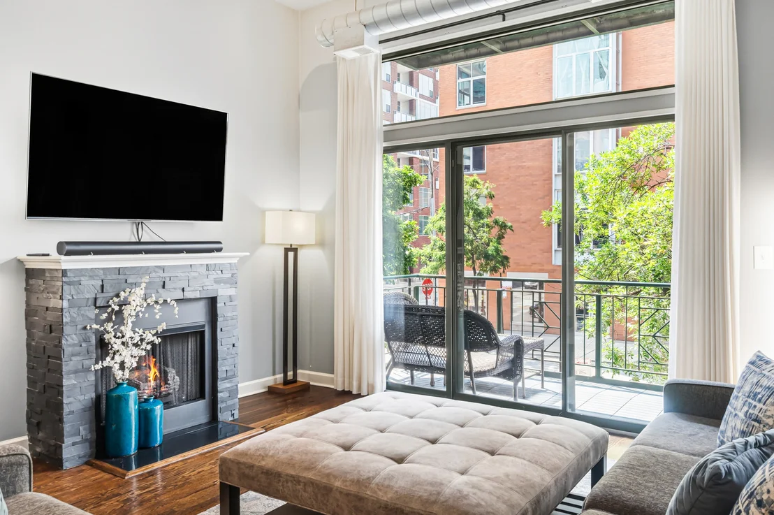 Photo of Unit D2 at 936 W Madison Street
