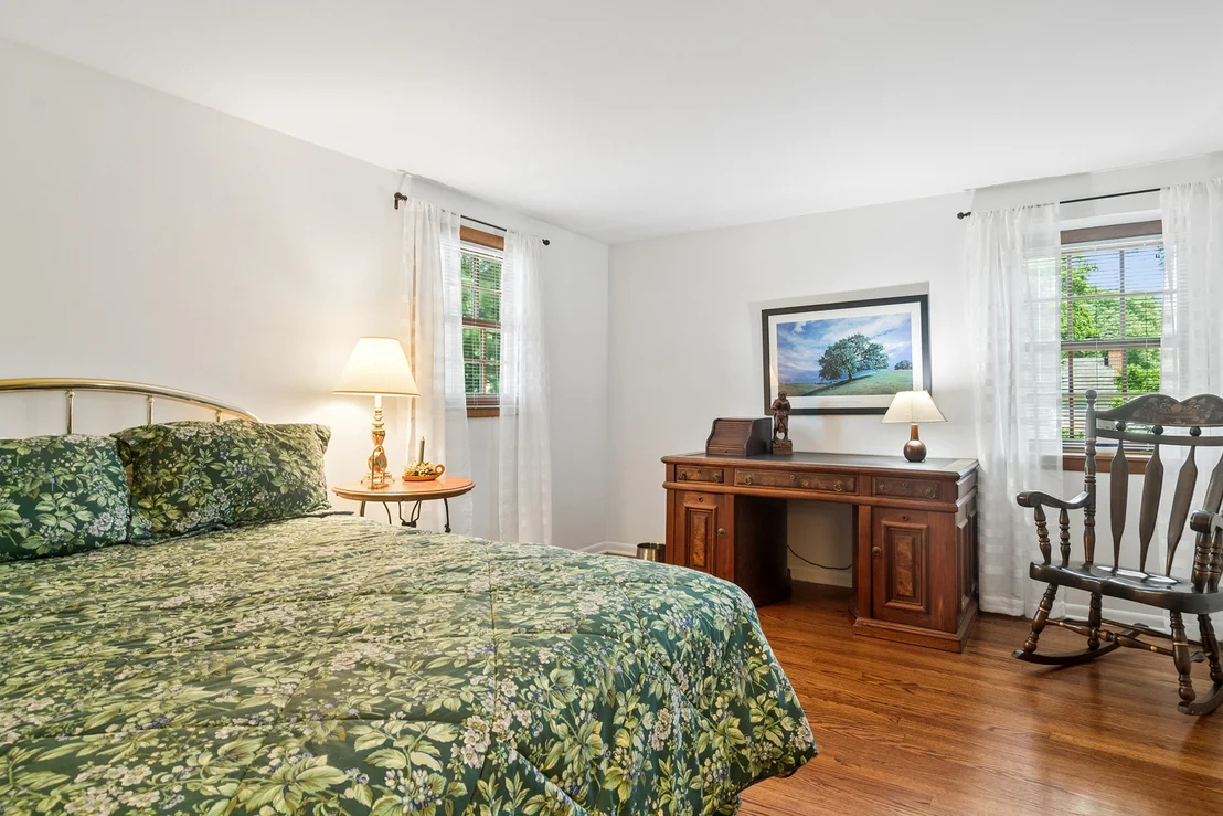 Photo of 562 E Carpenter Drive