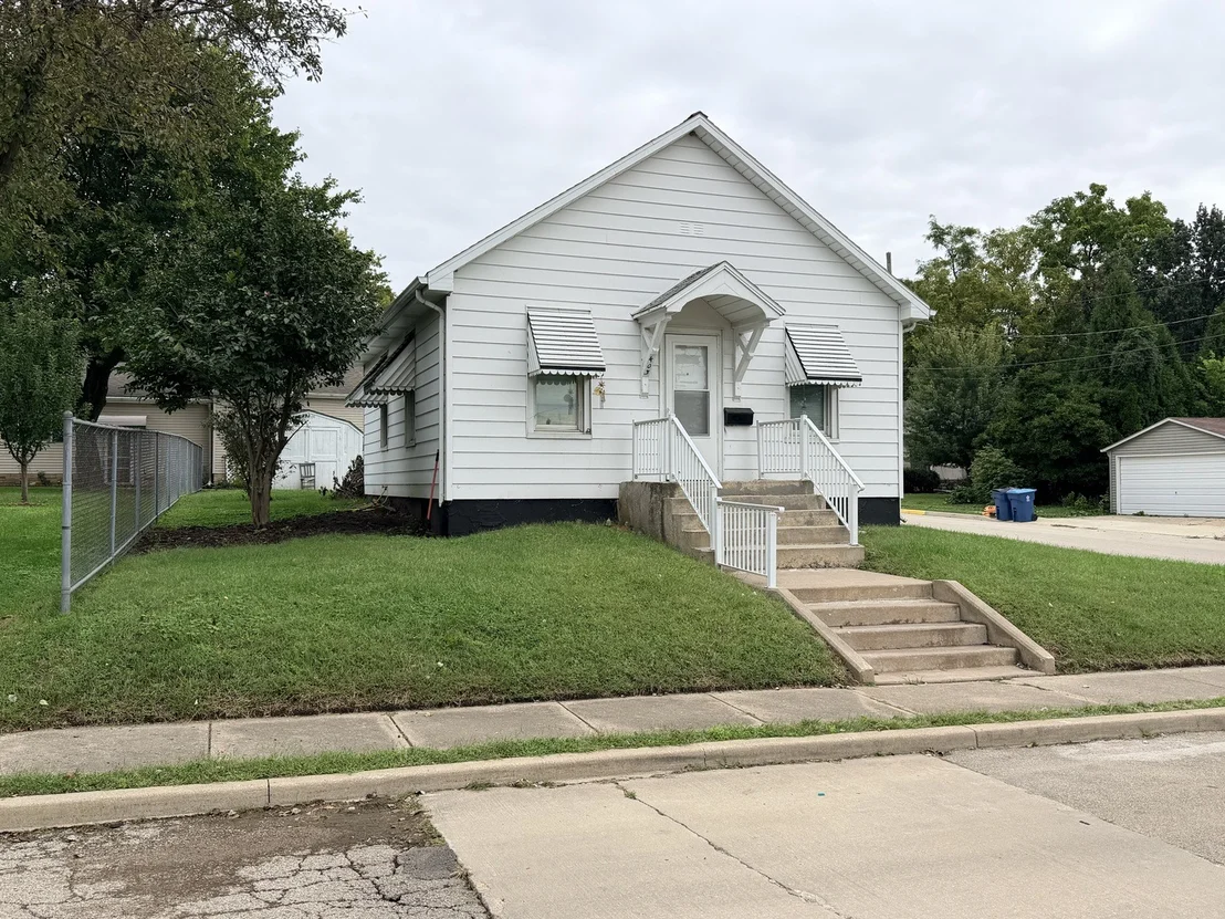 Photo of 403 E 9th Street