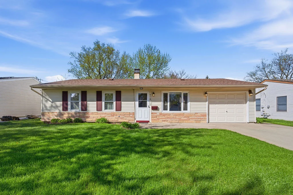 Photo of 910 Meadow Lane