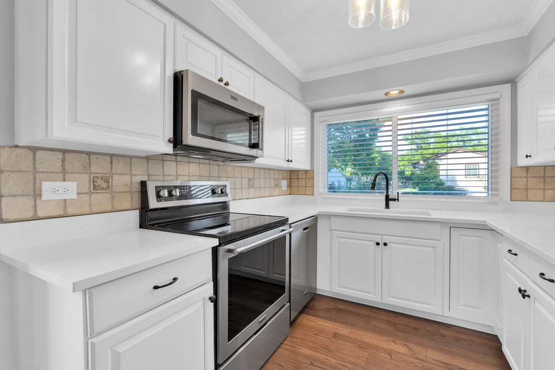 Photo of 1145 N Thackeray Drive