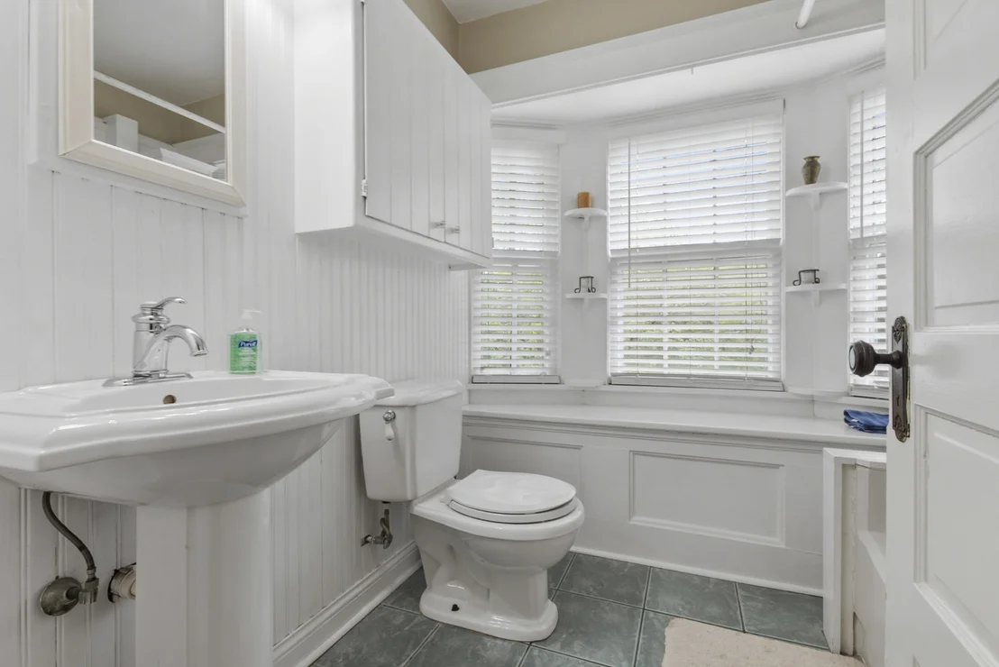 Photo of 2114 Cedar Road