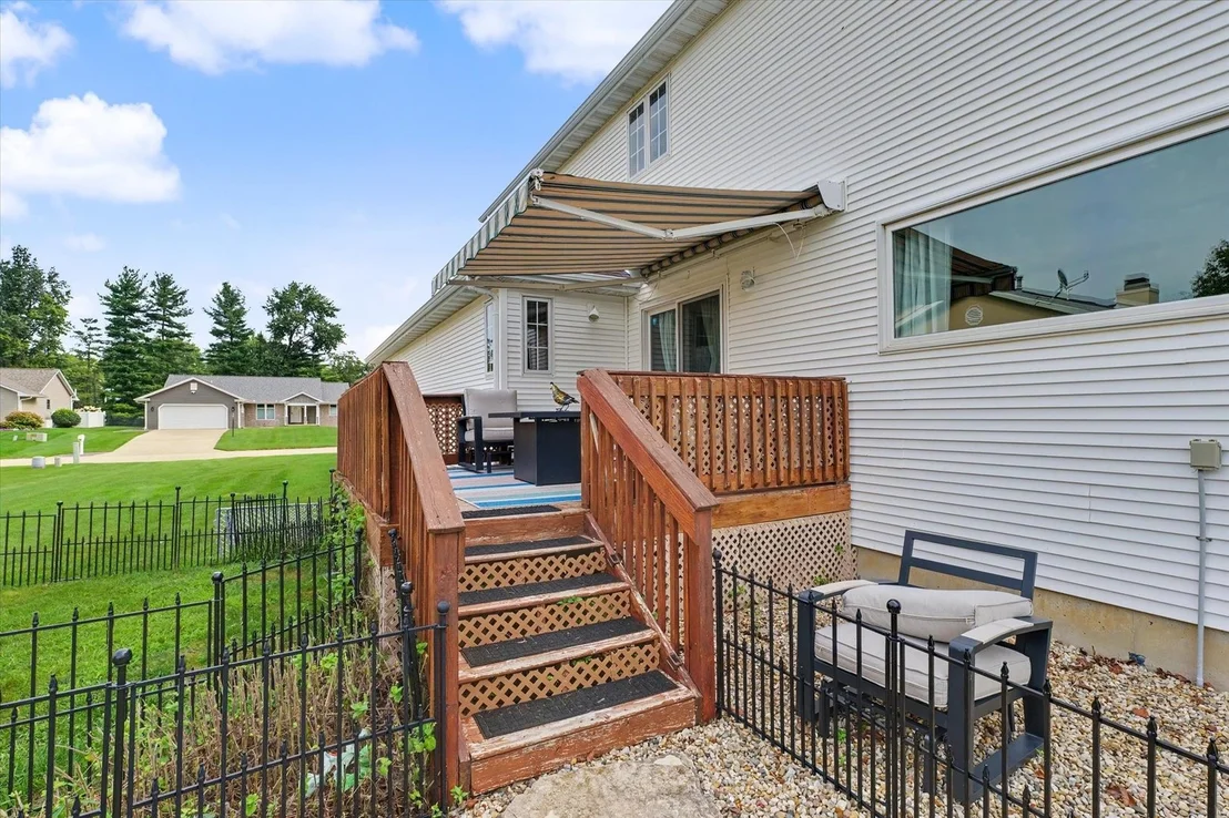 Photo of 324 N Chaucer Boulevard