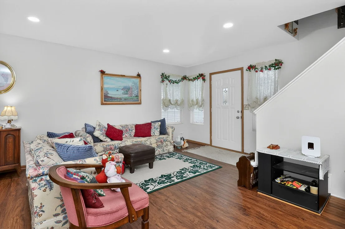 Photo of 342 Ogden Falls Boulevard
