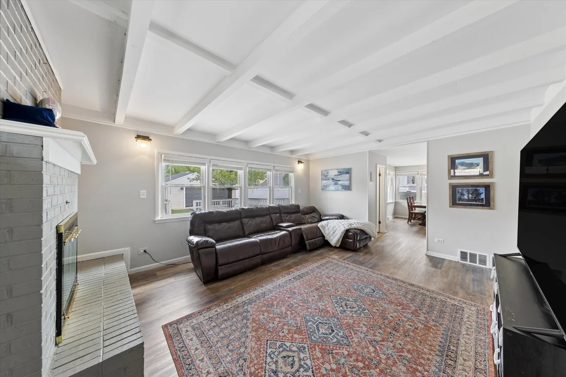 Photo of 291 N Maple Avenue