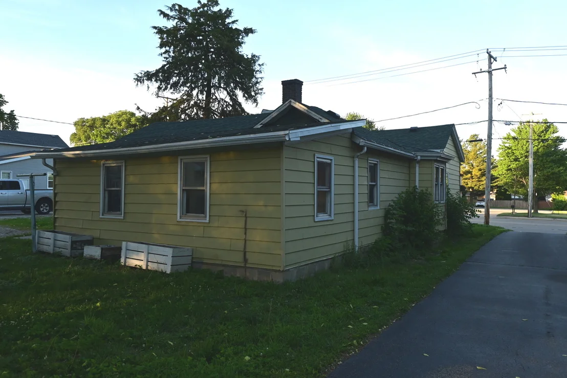 Photo of 1346 N Division Street
