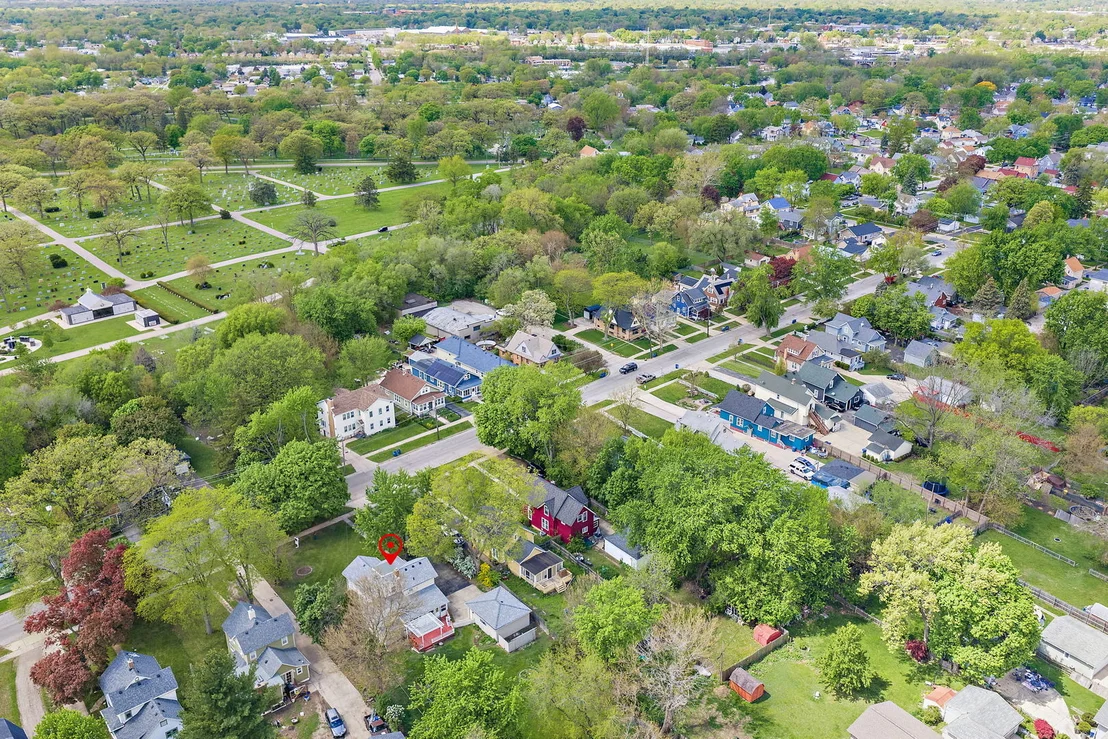 Photo of 922 Douglas Avenue