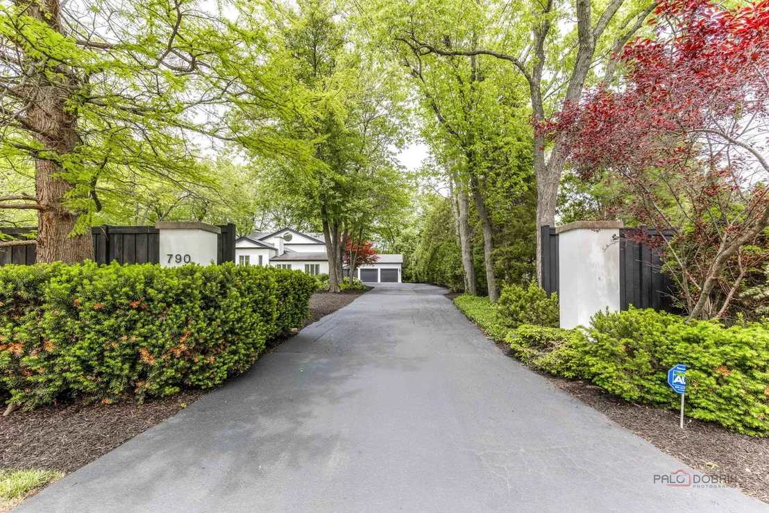 Photo of 790 W Deerpath Road