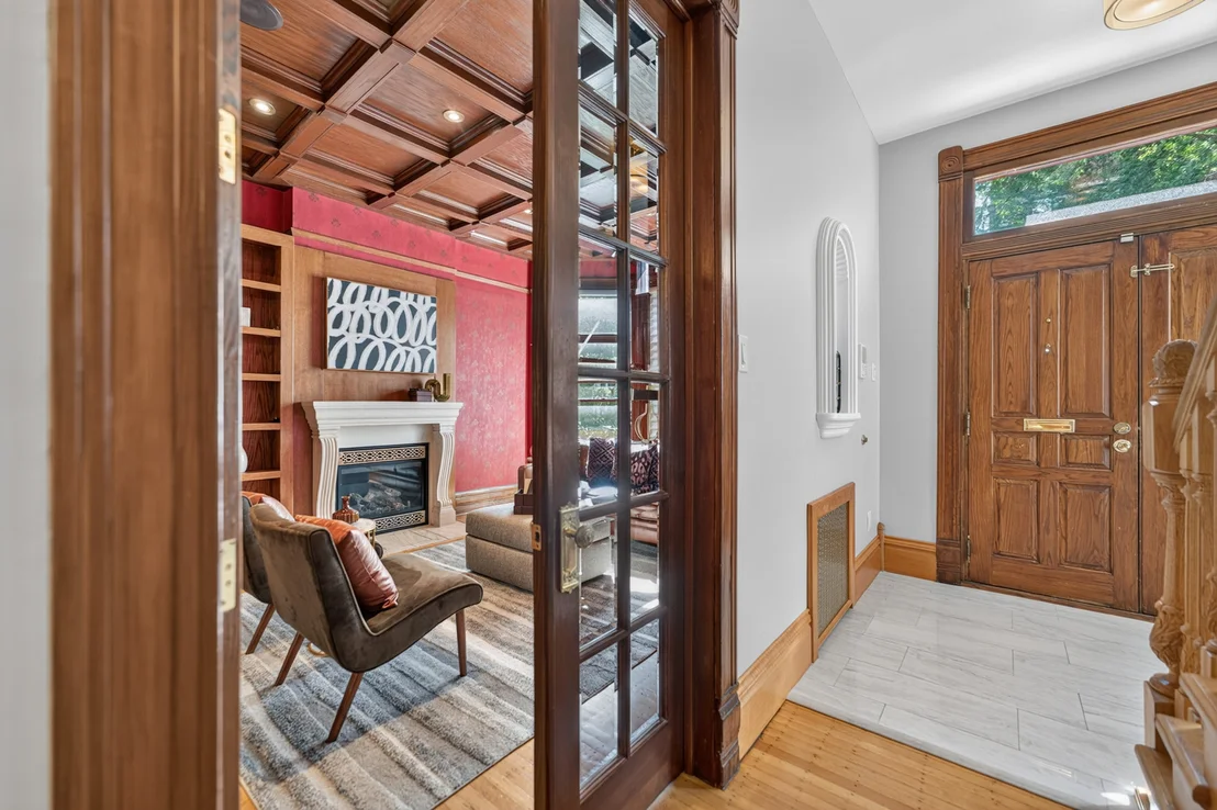 Photo of 634 W Briar Place