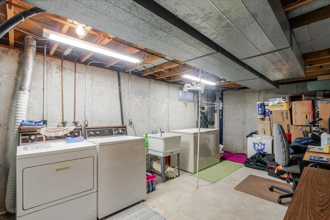 Photo of 122 Camelot Drive